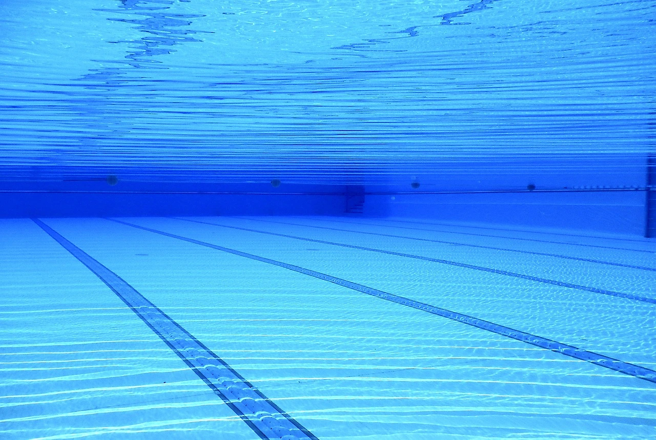 swimming-pool-504780_1280